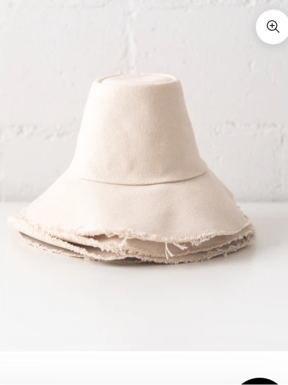 Magic hat, M